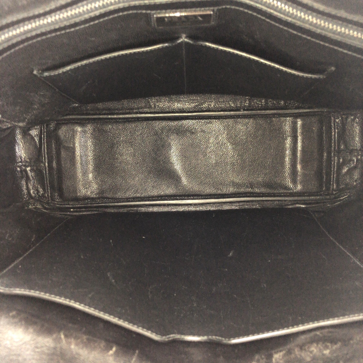 24416
PRADA プラダ サフィアーノ 三角ロゴプレート ブラック 黒 シルバー金具 レザー ビジネスバッグ ブリーフケース メンズ ABP43