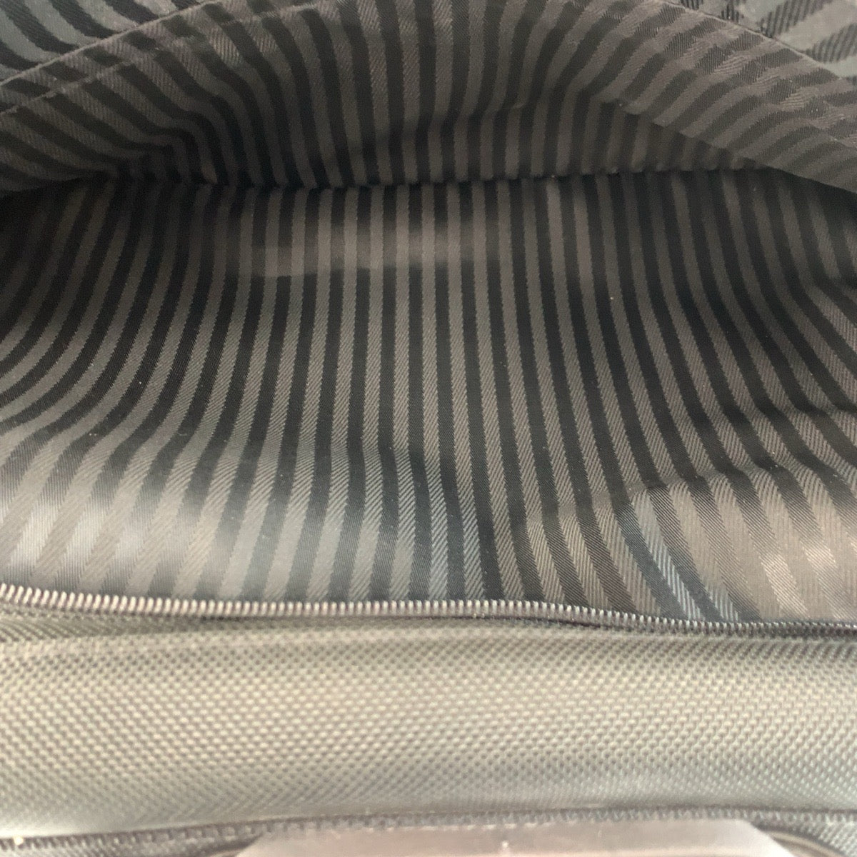 24429
TUMI トゥミ ALPHA トライフォールド キャリーオン ガーメントバッグ ブラック 黒 ナイロン / レザー 234D3 ビジネスバッグ スーツケース メンズ ABP21