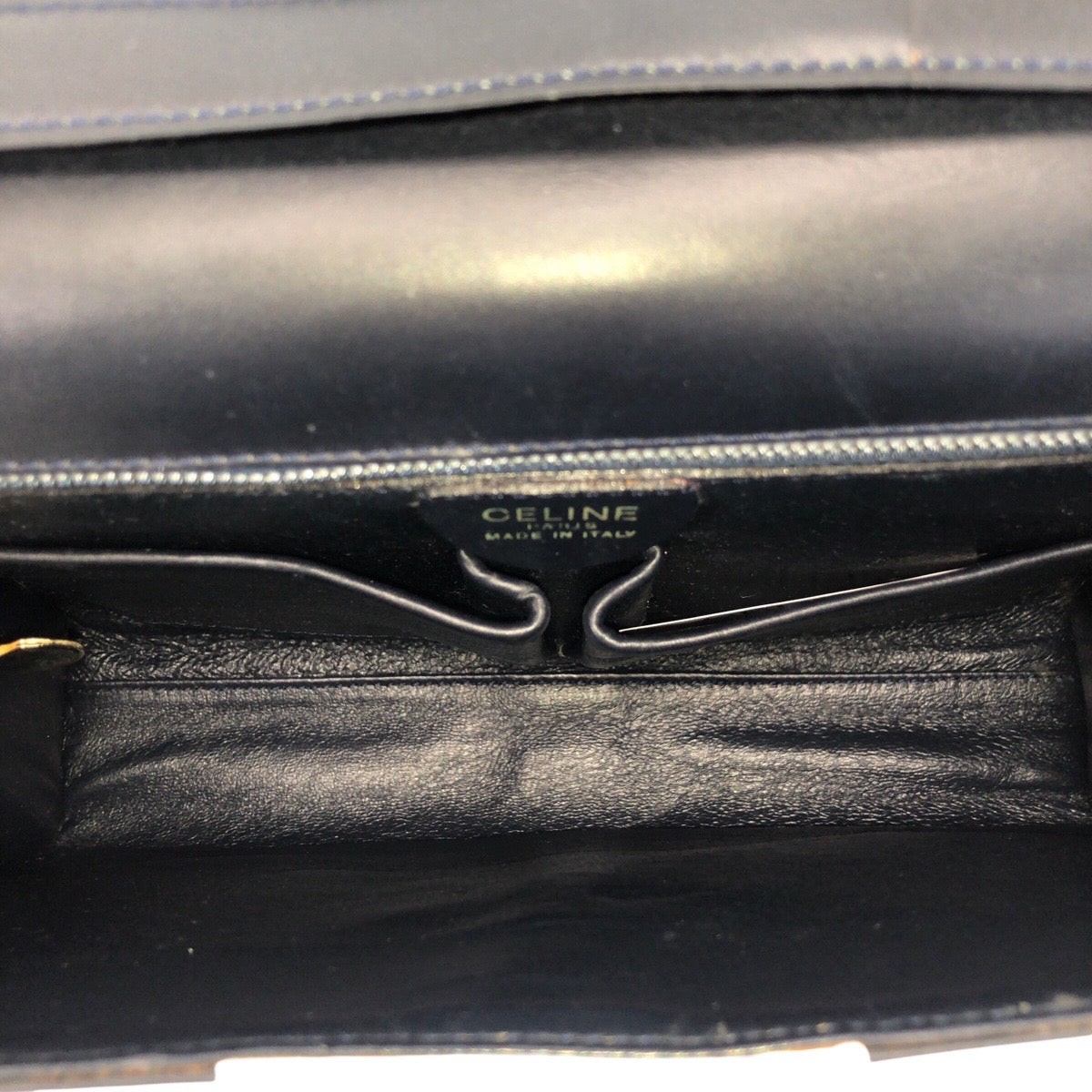 24467
CELINE セリーヌ ヴィンテージ ロゴ リボン金具 ネイビー ホワイト ゴールド金具 レザー ショルダーバッグ ポシェット レディース ABP60