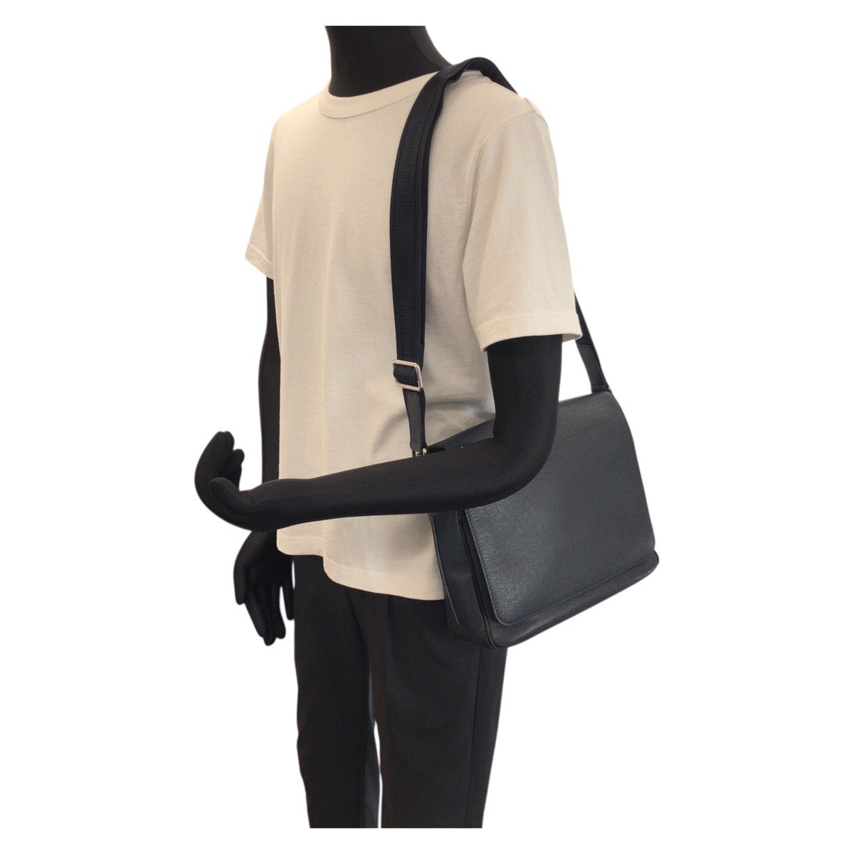 24484
LOUIS VUITTON ルイヴィトン タイガ ロマンPM ネイビー シルバー金具 レザー M32699 ショルダーバッグ メッセンジャーバッグ メンズ ABP60