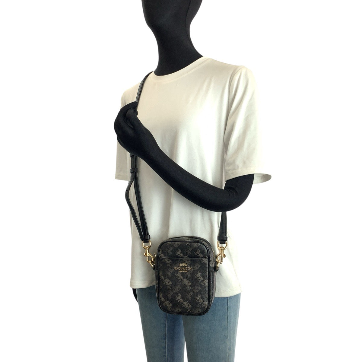 24562
COACH コーチ ホースアンドキャリッジ ブラック グレー ゴールド金具 PVC / レザー A2039-91108 ショルダーバッグ ポシェット レディース ABP12