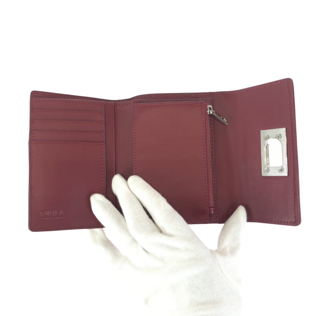 24568
Furla フルラ 1927 M ツイストクロージャー ワインレッド ボルドー シルバー金具 レザー PCW4ACO BX0183 折財布 コンパクトウォレット レディース A7
