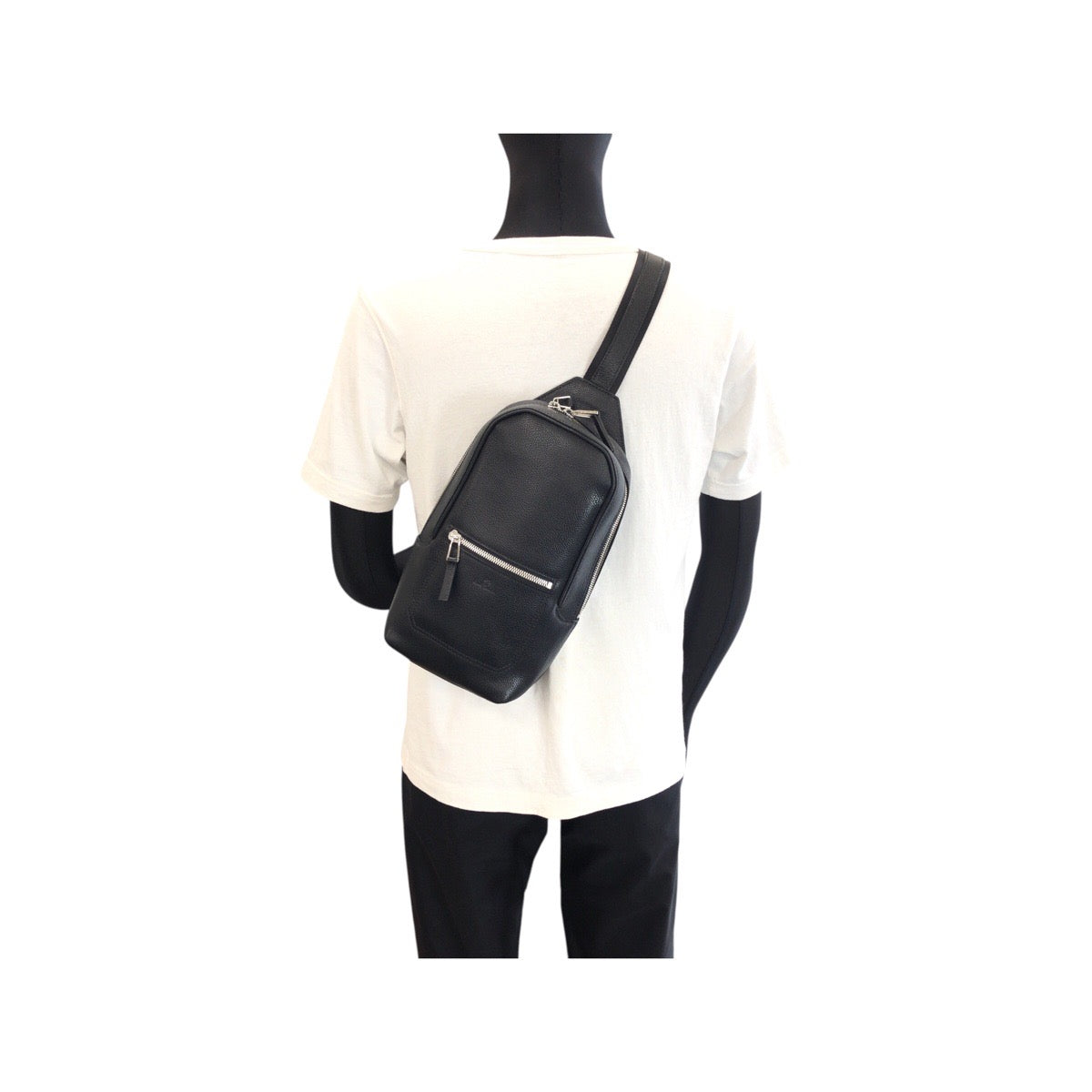 24569
Paul Smith ポール スミス ブラック 黒 シルバー金具 レザー ボディバッグ ショルダーバッグ メンズ A15