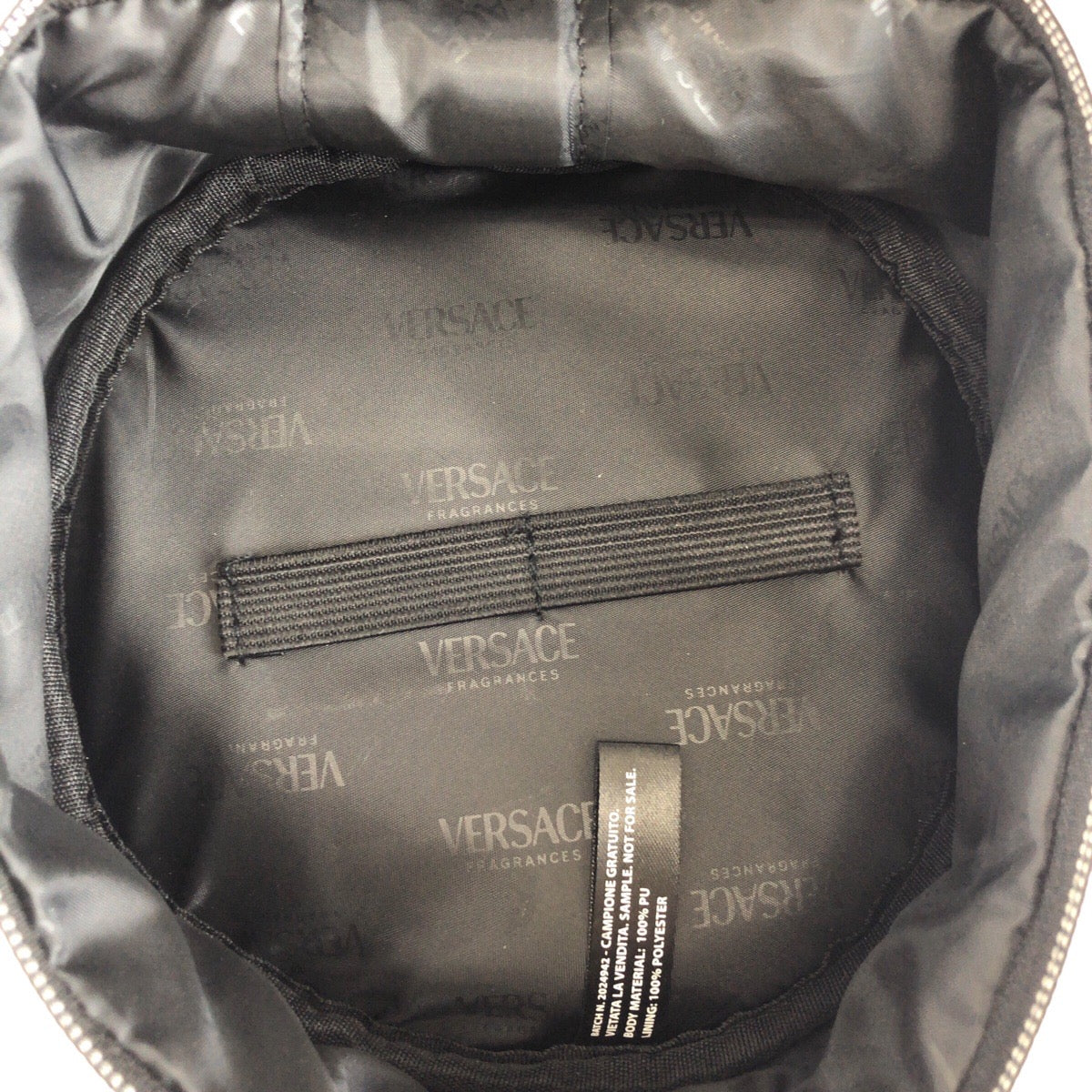 24571
VERSACE ヴェルサーチ ブラック 黒 ゴールド金具 ナイロン ポーチ メイクポーチ 小物入れ レディース A3
