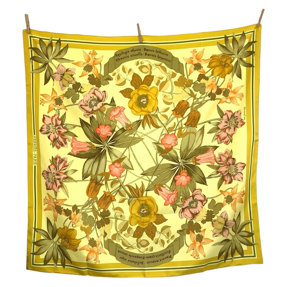 24592
HERMES エルメス Fleurs d'Hellade カレ90 イエロー シルク スカーフ レディース A30