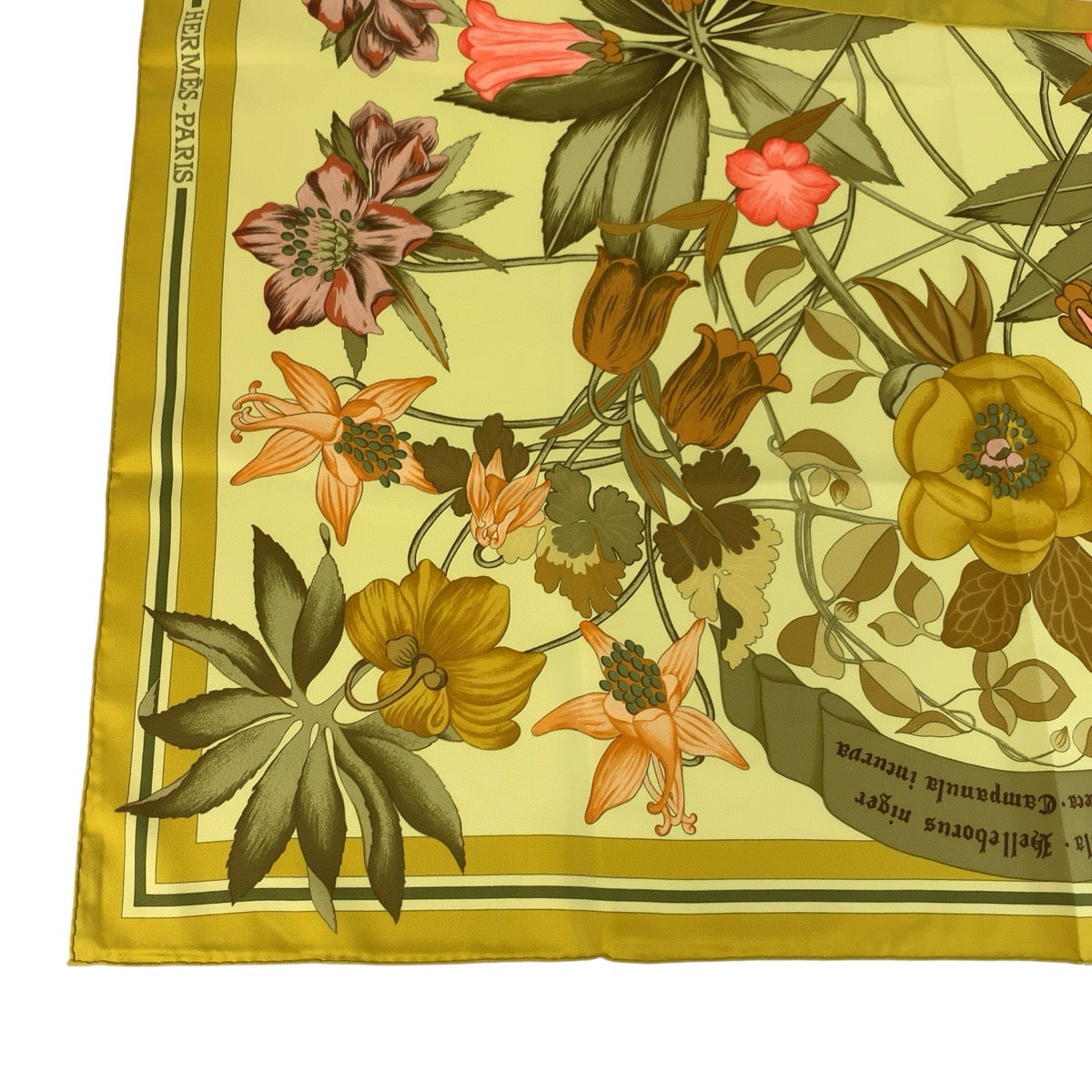 24592
HERMES エルメス Fleurs d'Hellade カレ90 イエロー シルク スカーフ レディース A30