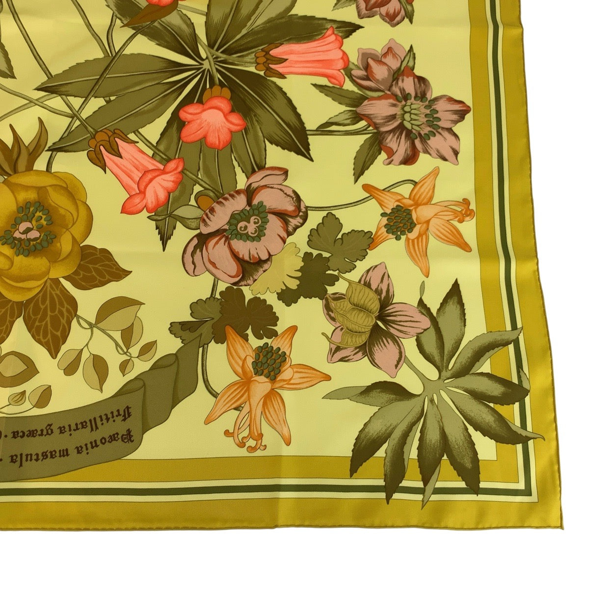 24592
HERMES エルメス Fleurs d'Hellade カレ90 イエロー シルク スカーフ レディース A30