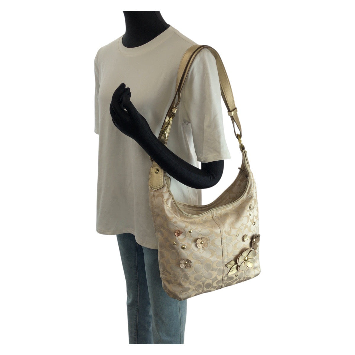 24600
COACH コーチ シグネチャー フラワーアップリケ ベージュ ゴールド金具 キャンバス / レザー F18896 ショルダーバッグ レディース AB7