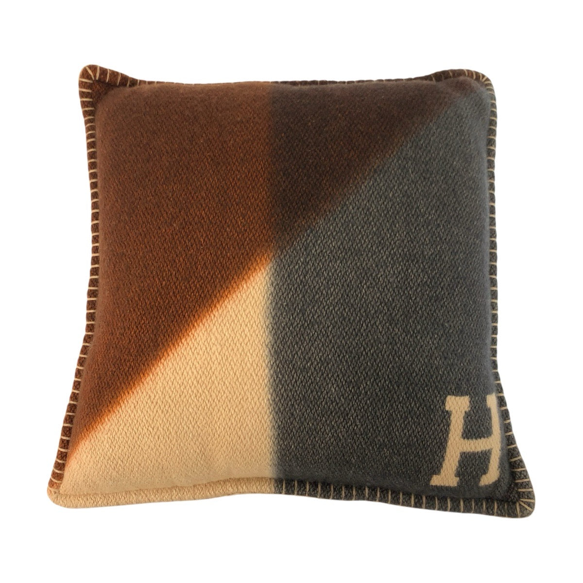 24642
HERMES エルメス Hピタゴラス グレー ワインレッド カシミヤ インテリア クッション 男女兼用 レディース ABP56