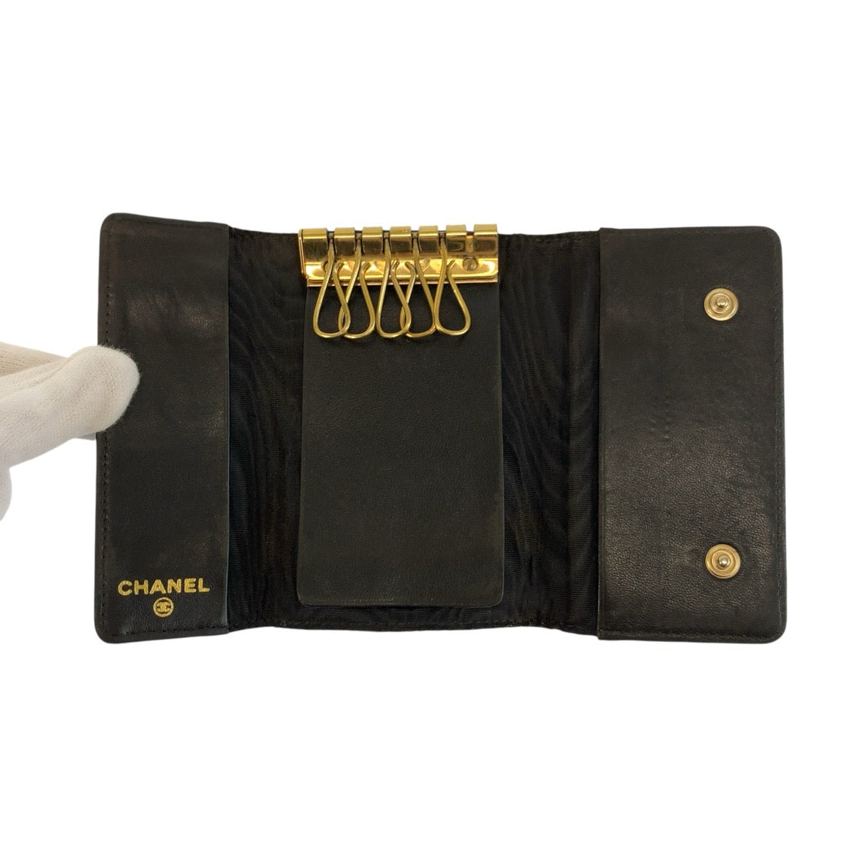 24695
CHANEL シャネル ココマーク ブラック 黒 ゴールド金具 レザー キーケース 6連 レディース ABP15