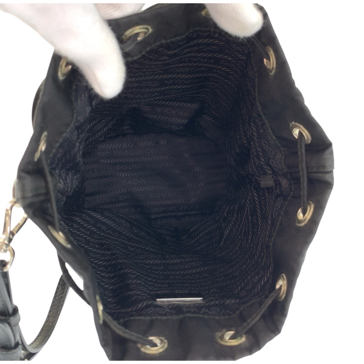 24721
PRADA プラダ テスート ブラック 黒 シルバー金具 ナイロン ポーチ 巾着ポーチ レディース ABP35