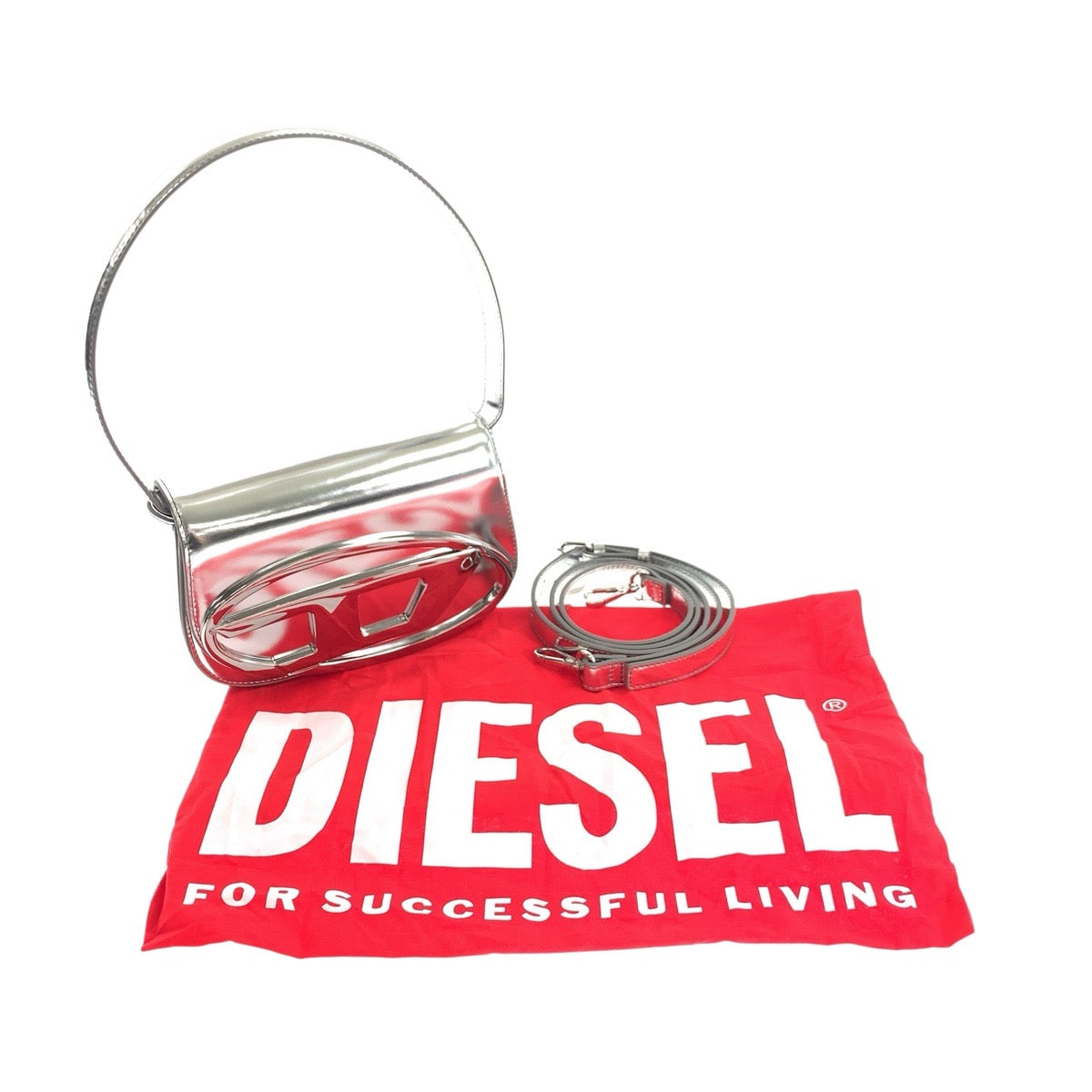 24728
DIESEL ディーゼル シルバー シルバー金具 牛革 ショルダーバッグ ハンドバッグ レディース SA28