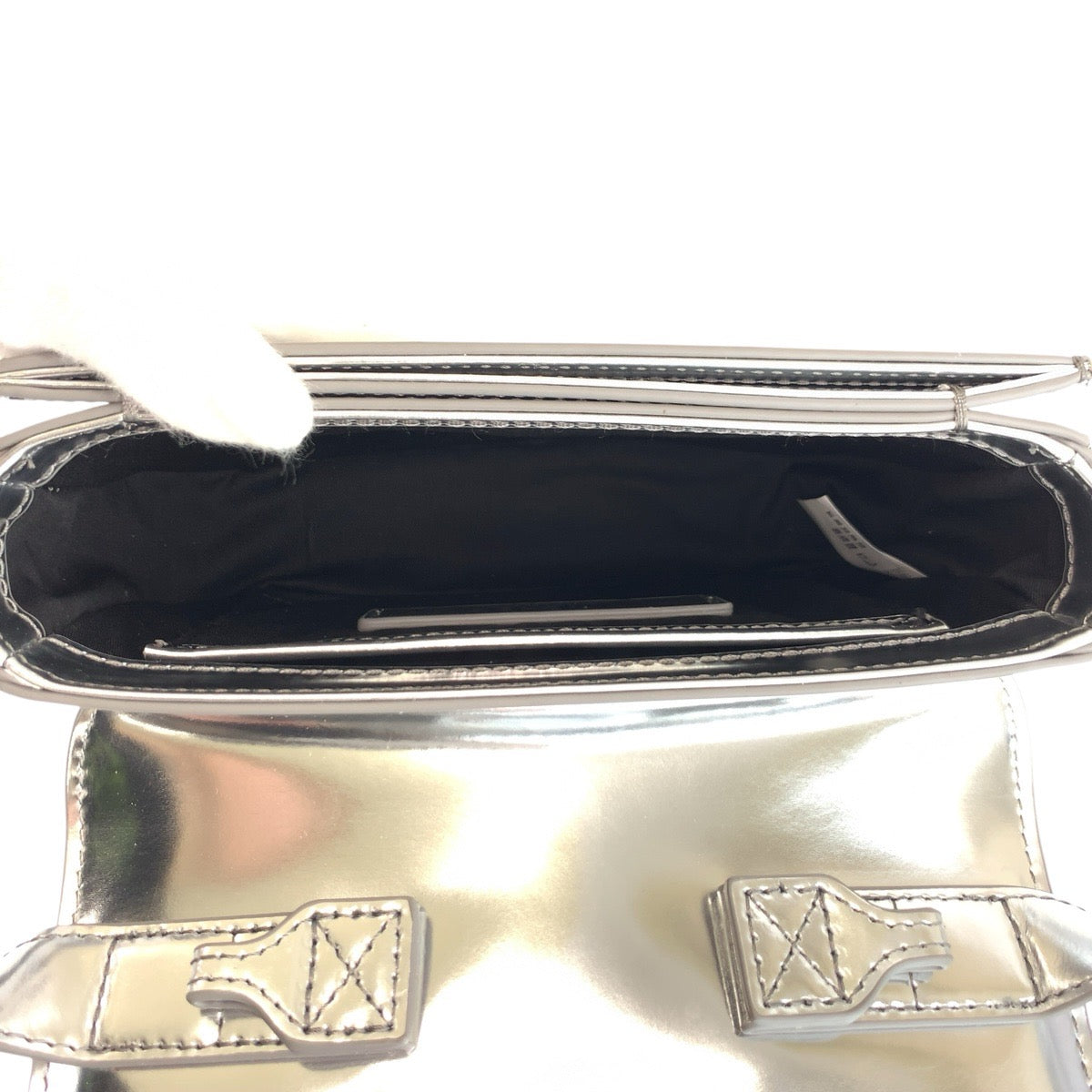 24728
DIESEL ディーゼル シルバー シルバー金具 牛革 ショルダーバッグ ハンドバッグ レディース SA28