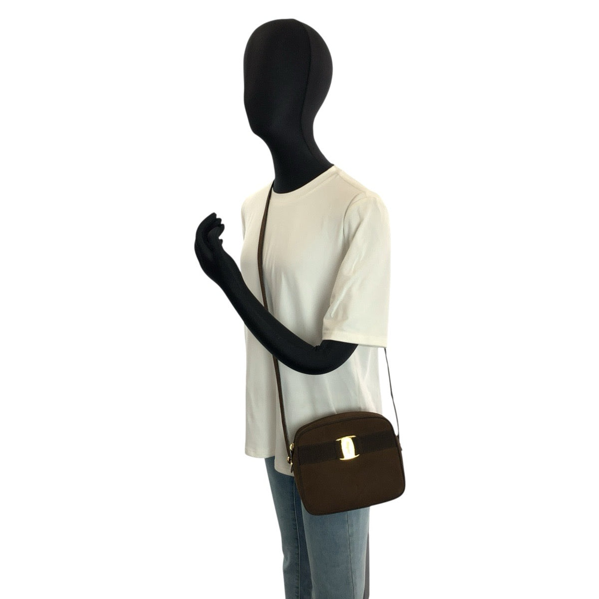 24734
Salvatore Ferragamo サルヴァトーレフェラガモ ヴァラリボン ブラウン ゴールド金具 スウェード D213096 ショルダーバッグ ポシェット レディース ABP23