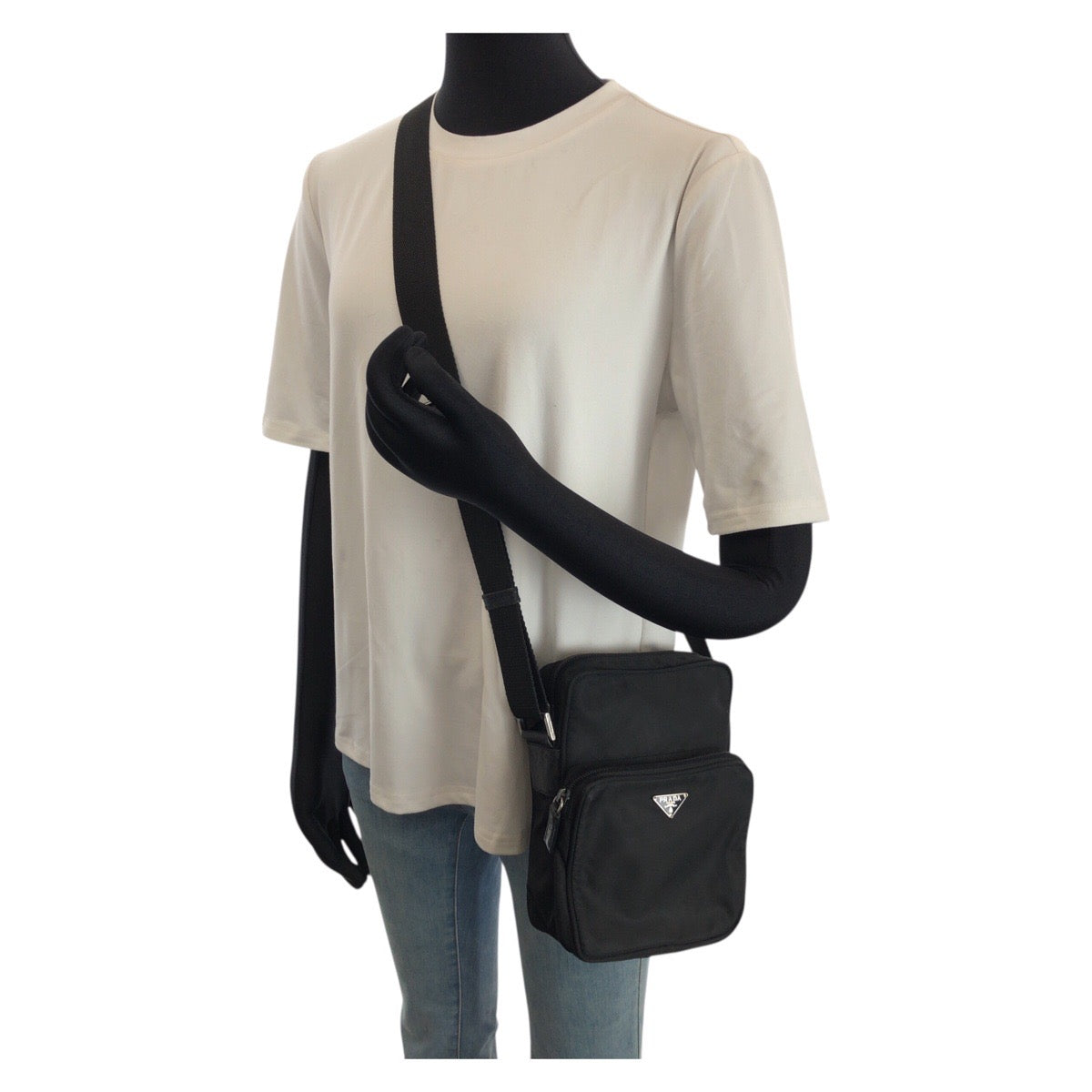 24736
PRADA プラダ テスート 三角ロゴプレート ブラック 黒 シルバー金具 ナイロン ショルダーバッグ ポシェット レディース AB21