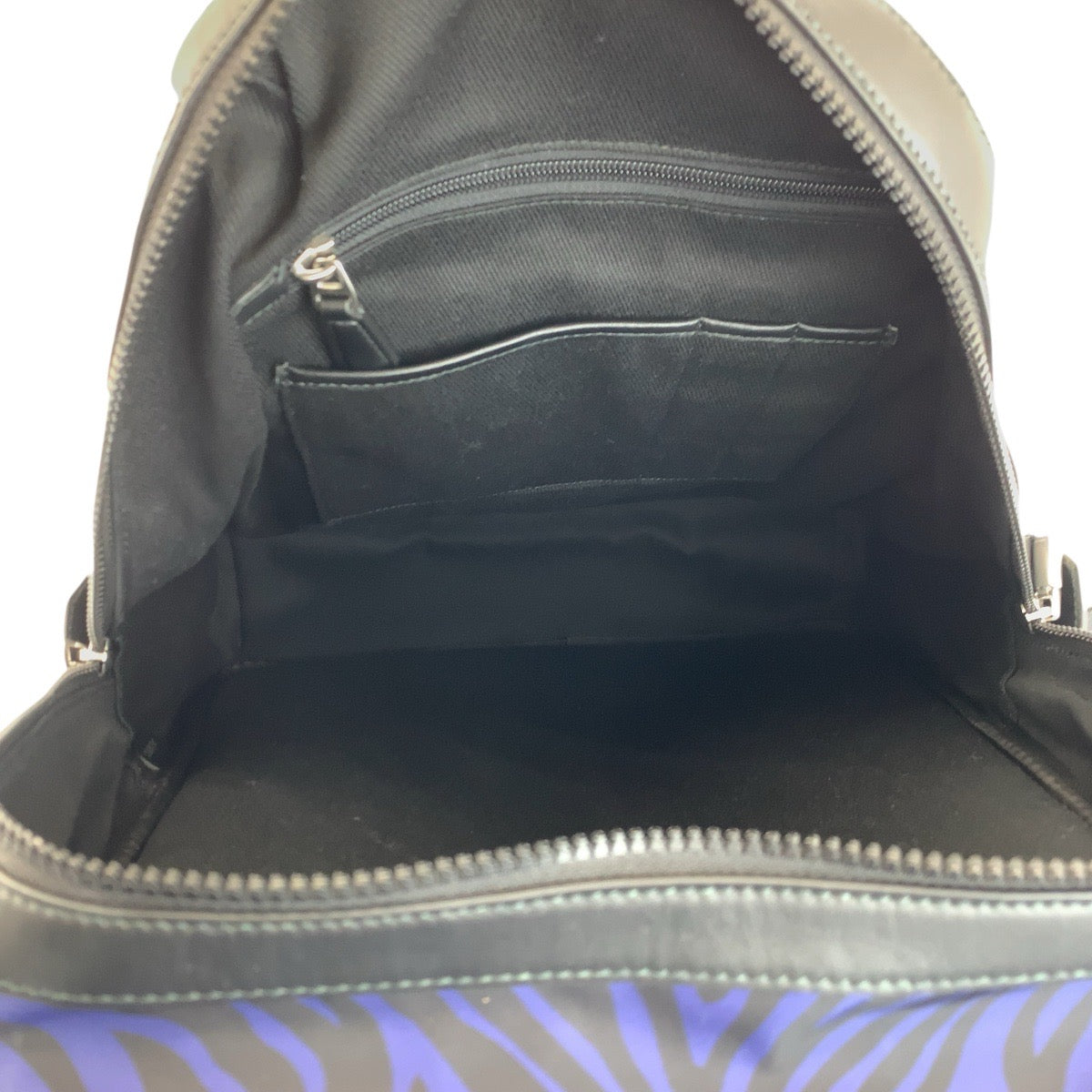 24743
BALLY バリー ゼブラ柄 ネイビー ブラック ナイロン リュックサック バックパック メンズ SA42