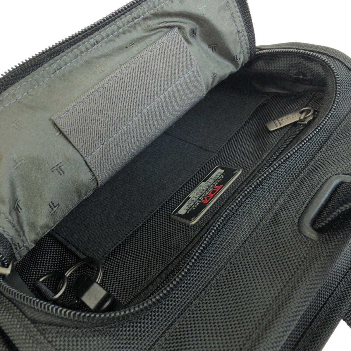 24781
TUMI トゥミ ALPHA 2way ブラック 黒 ガンメタ金具 ナイロン 26114D4 ビジネスバッグ ブリーフケース メンズ A16
