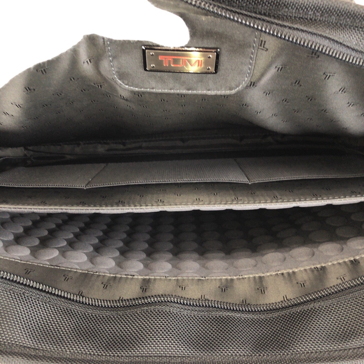 24781
TUMI トゥミ ALPHA 2way ブラック 黒 ガンメタ金具 ナイロン 26114D4 ビジネスバッグ ブリーフケース メンズ A16