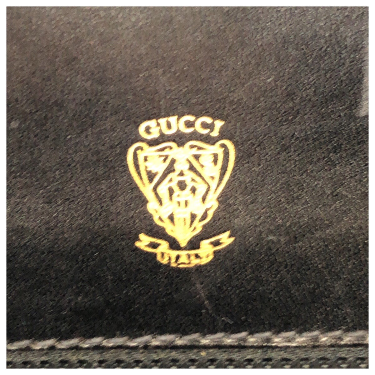 24790
GUCCI グッチ ヴィンテージ オールドグッチ ブラック 黒 ゴールド金具 レザー ショルダーバッグ レディース ABP42