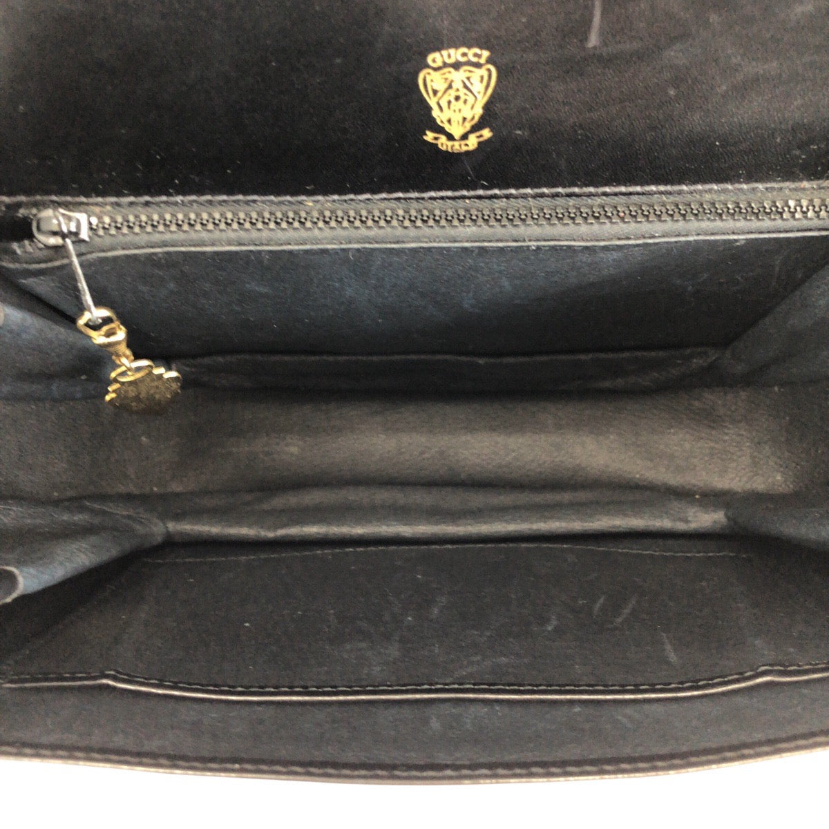 24790
GUCCI グッチ ヴィンテージ オールドグッチ ブラック 黒 ゴールド金具 レザー ショルダーバッグ レディース ABP42