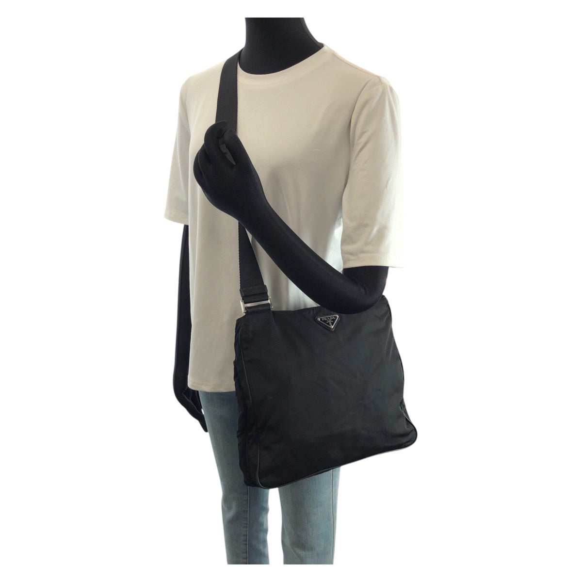 24795
PRADA プラダ テスート サフィアーノ 三角ロゴプレート ブラック 黒 シルバー金具 ナイロン / レザー ショルダーバッグ 男女兼用 レディース ABP36