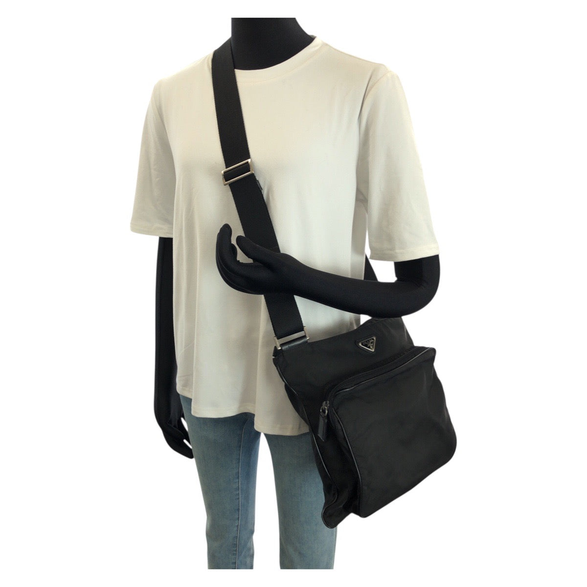 24849
PRADA プラダ テスート サフィアーノ 三角ロゴプレート ブラック 黒 シルバー金具 ナイロン / レザー ショルダーバッグ メッセンジャーバッグ レディース ABP32