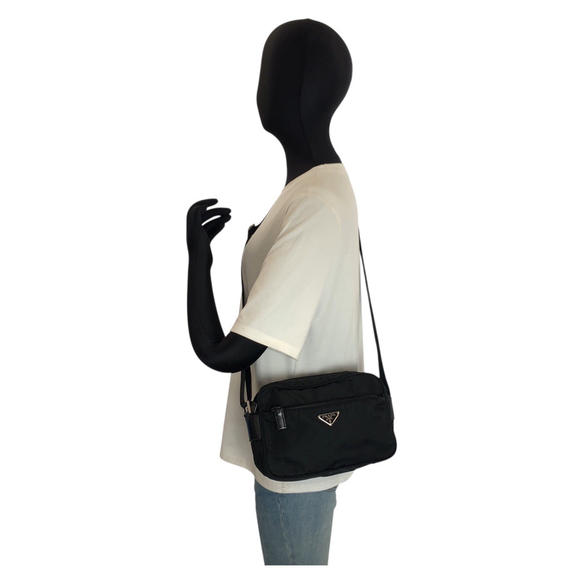 24858
PRADA プラダ テスート 三角ロゴプレート ブラック 黒 シルバー金具 ナイロン ショルダーバッグ ポシェット レディース AB28