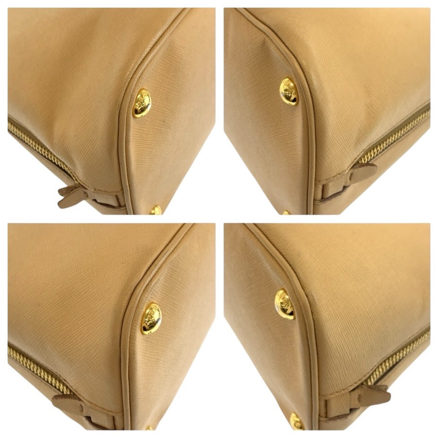 24869
PRADA プラダ サフィアーノ 三角ロゴプレート ベージュ ゴールド金具 レザー ハンドバッグ トートバッグ レディース AB56