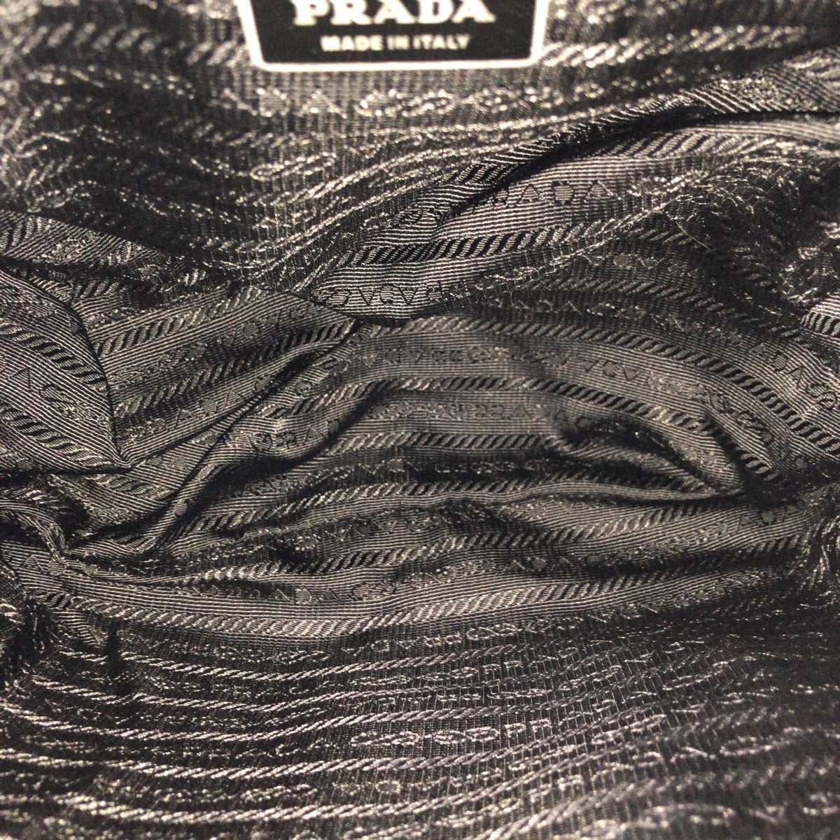 24870
PRADA プラダ テスート 三角ロゴプレート ブラック 黒 シルバー金具 ナイロン / レザー ショルダーバッグ メッセンジャーバッグ レディース AB28