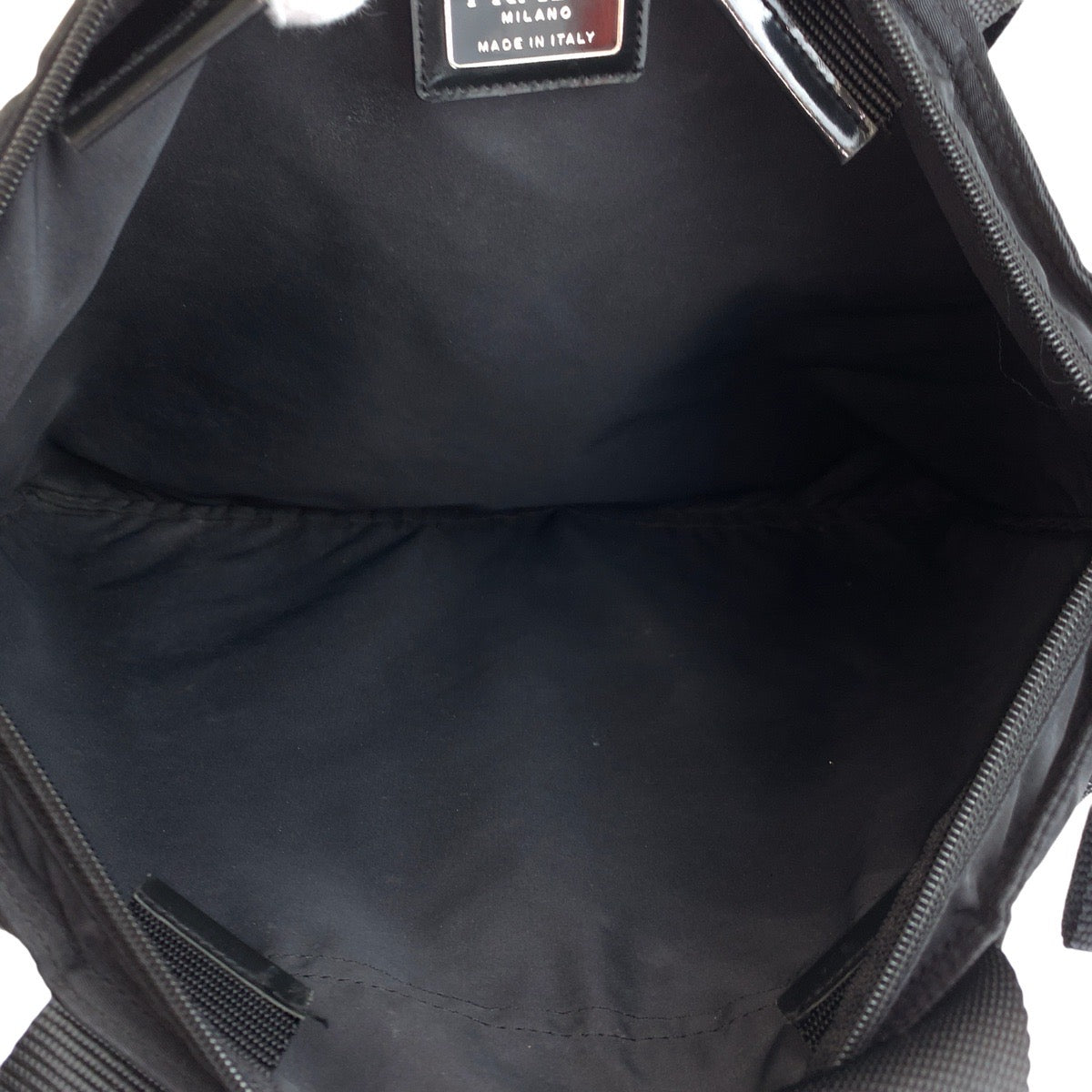 24888
PRADA プラダ テスート 三角ロゴプレート ブラック 黒 シルバー金具 ナイロン / レザー トートバッグ ショルダーバッグ レディース ABP35