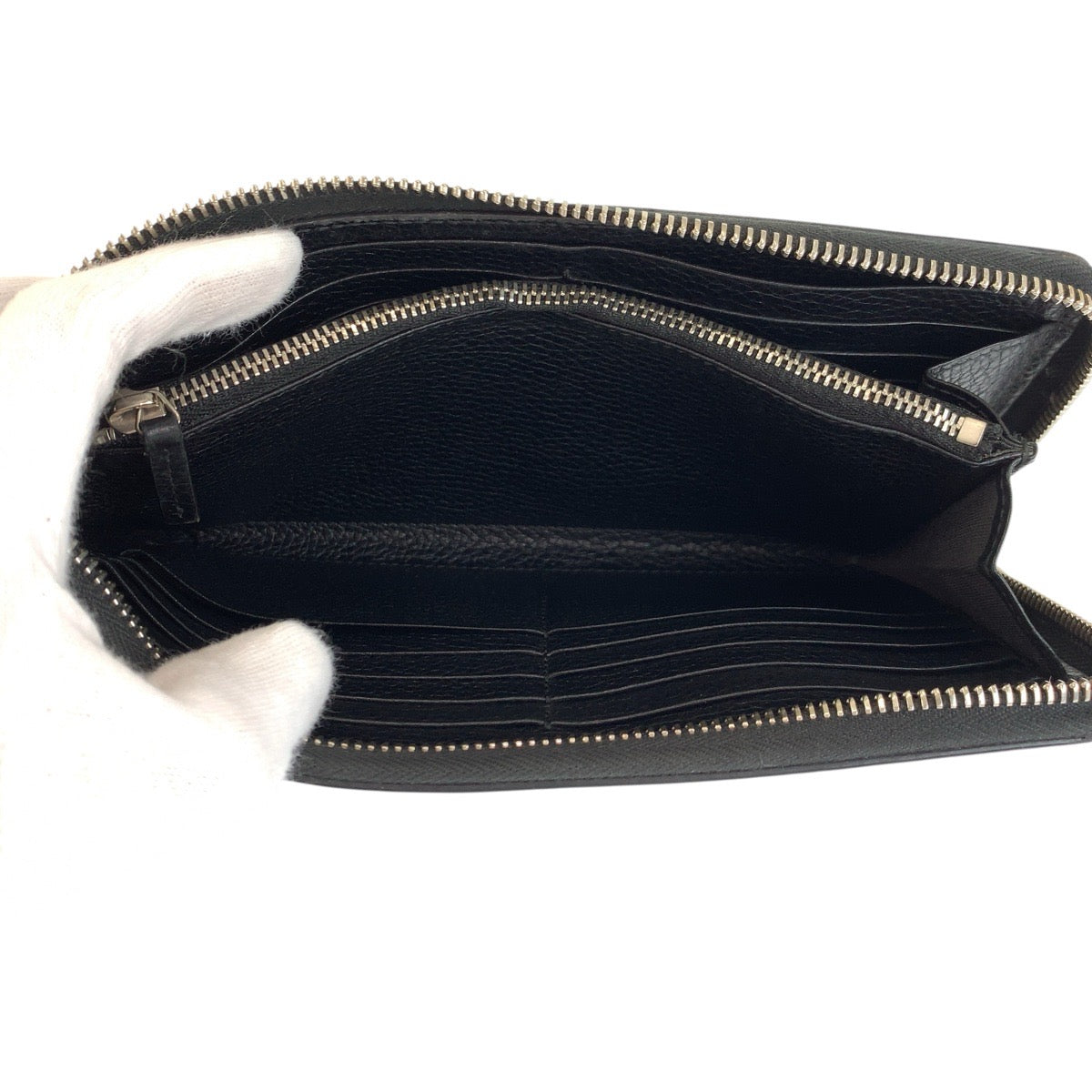 24901
GUCCI グッチ GGメタル ブラック 黒 シルバー金具 レザー 597577 長財布 リストウォレット メンズ AB21