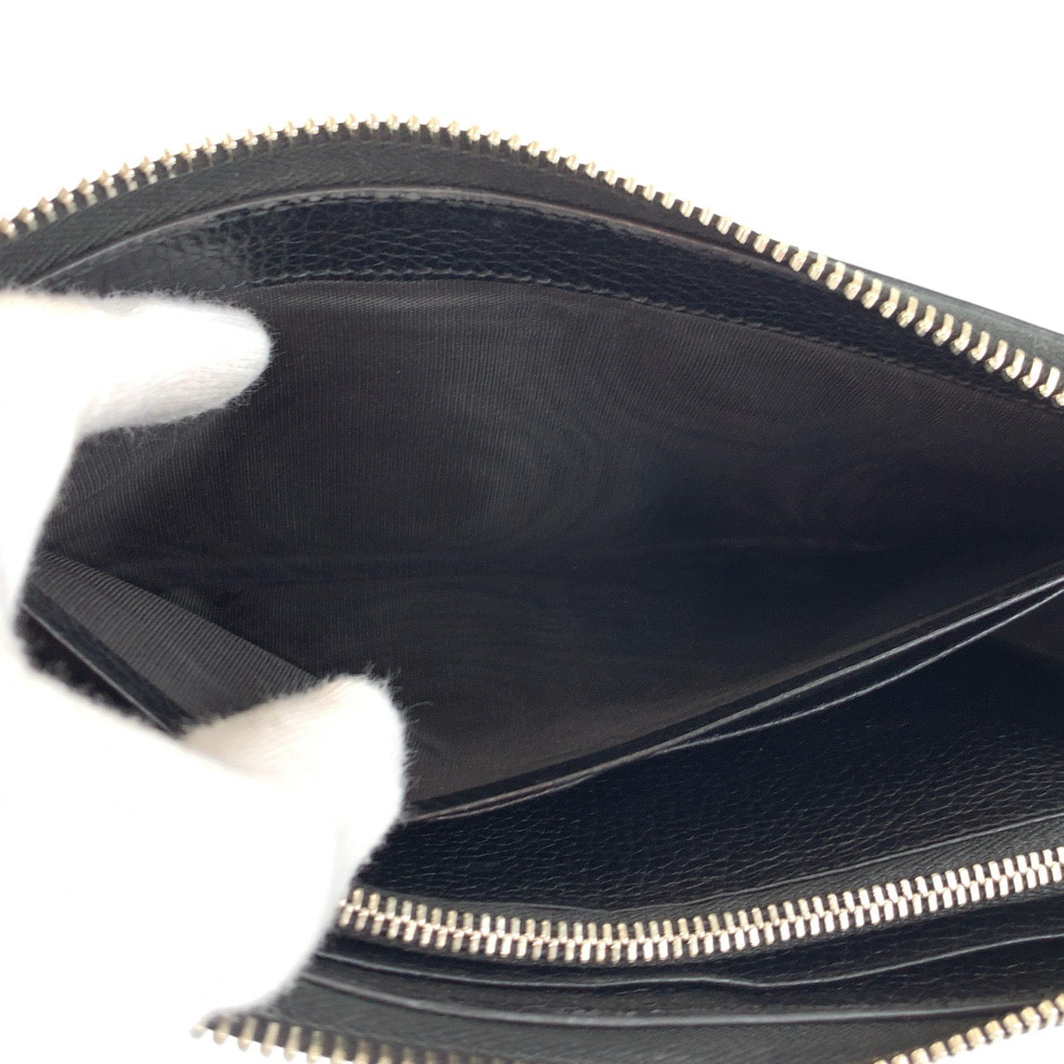 24901
GUCCI グッチ GGメタル ブラック 黒 シルバー金具 レザー 597577 長財布 リストウォレット メンズ AB21