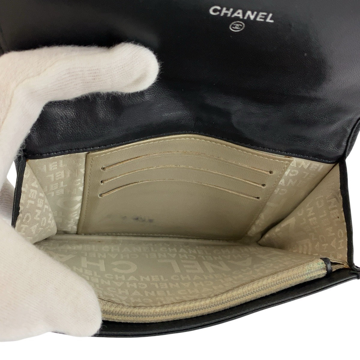 24905
CHANEL シャネル ココマーク 型押し ブラック 黒 シルバー金具 レザー 長財布 ロングウォレット レディース AB21