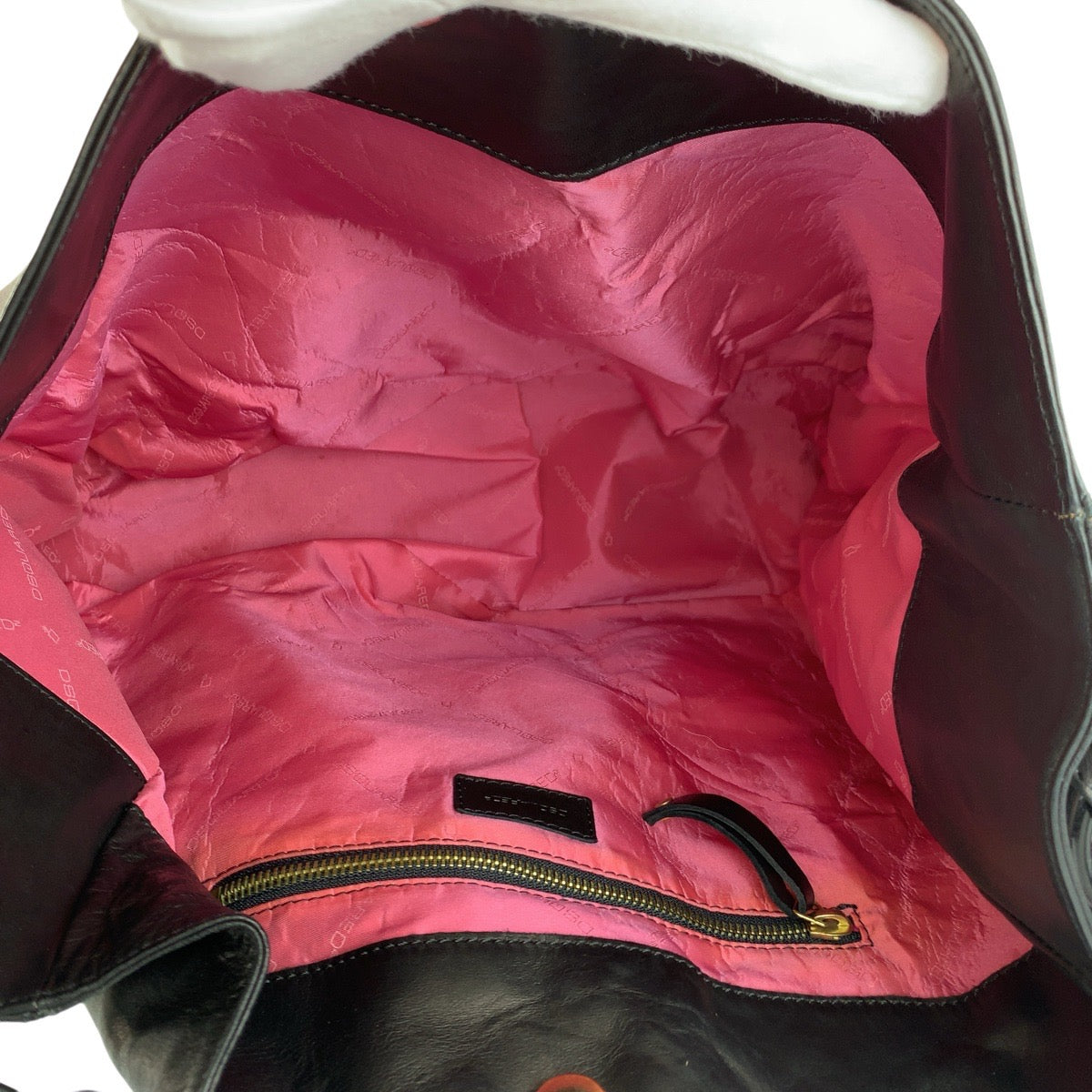 24943
DSQUARED2 ディースクエアード ブラック 黒 ゴールド金具 レザー ショルダーバッグ レディース ABP12