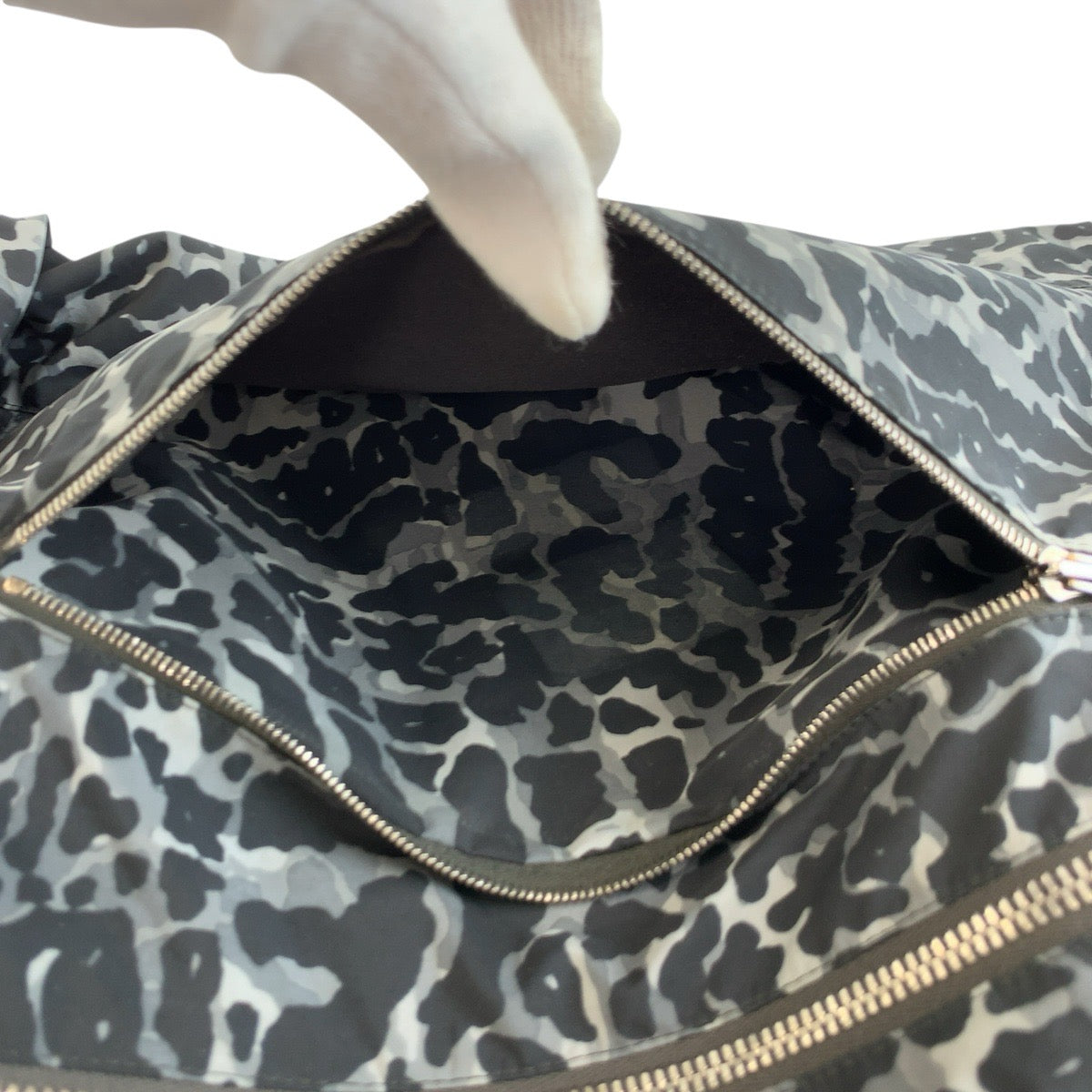 24954
LOUIS VUITTON ルイヴィトン カモフラ サイズ50 ブラック グレー ポリエステル / ポリウレタン ナイロンジャケット ジップアップ メンズ ABP42