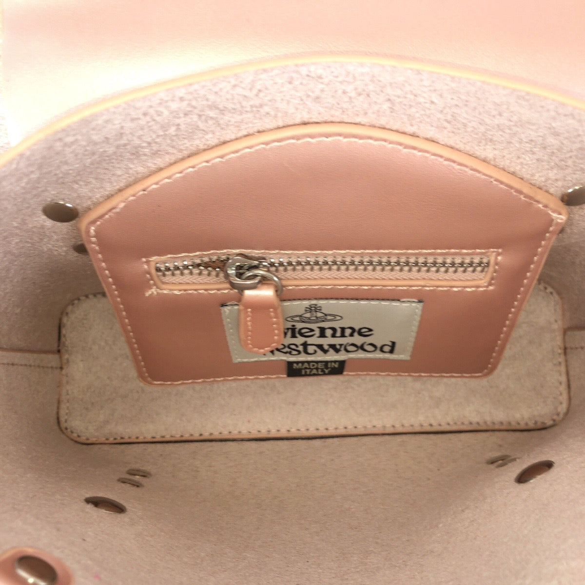 24961
Vivienne Westwood ヴィヴィアンウエストウッド BETTY ピンク シルバー金具 レザー ショルダーバッグ クラッチバッグ レディース N22