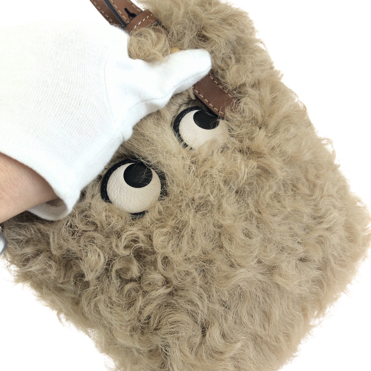24964
Anya Hindmarch アニヤ ハインドマーチ Eyes ベージュ ブラウン ゴールド金具 シープスキン / レザー ショルダーバッグ ポシェット レディース N60