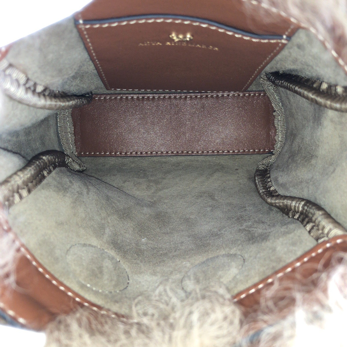 24964
Anya Hindmarch アニヤ ハインドマーチ Eyes ベージュ ブラウン ゴールド金具 シープスキン / レザー ショルダーバッグ ポシェット レディース N60