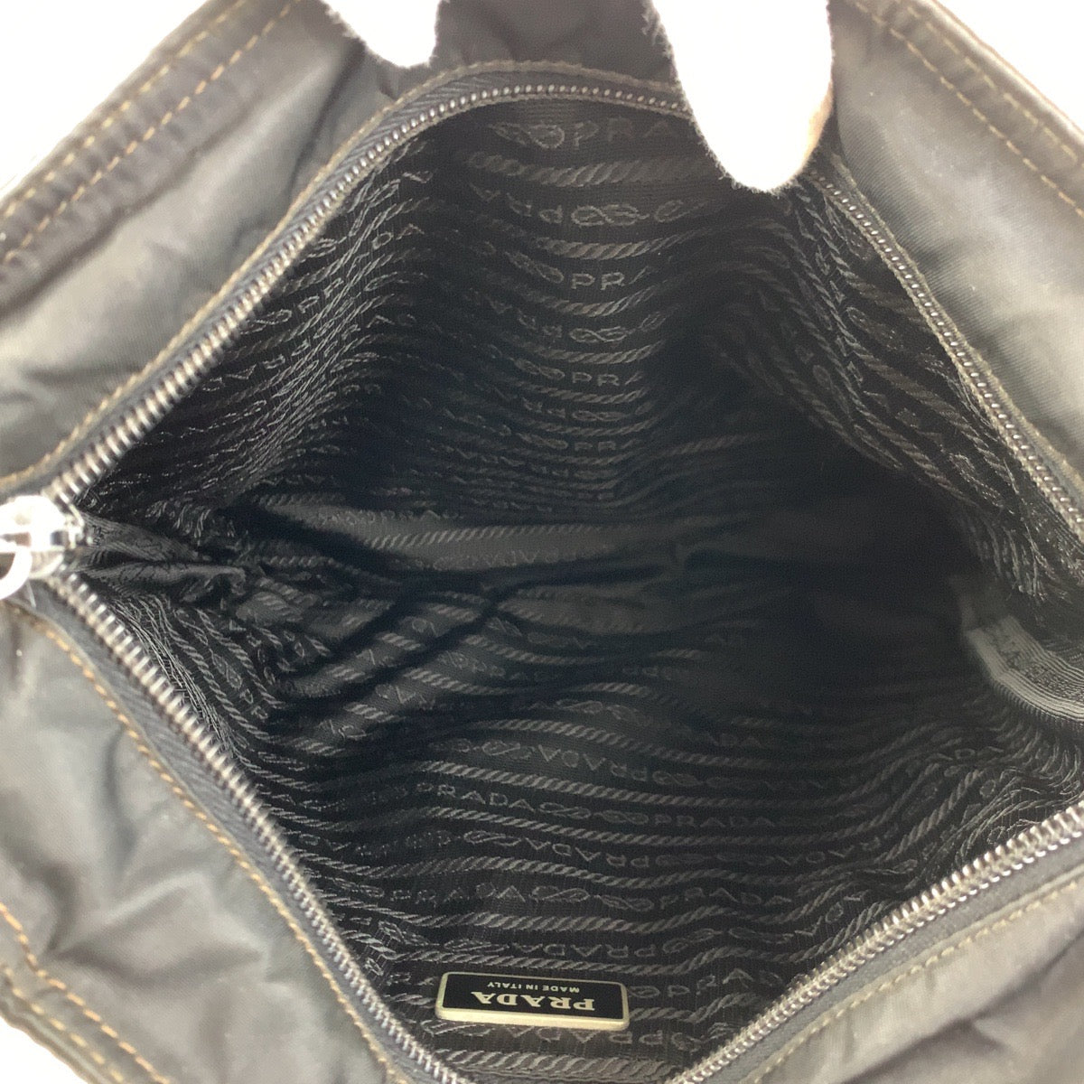 PRADA プラダ 三角ロゴプレート テスート ブラック 黒 シルバー金具 ナイロン ショルダーバッグ メッセンジャーバッグ メンズ AB38