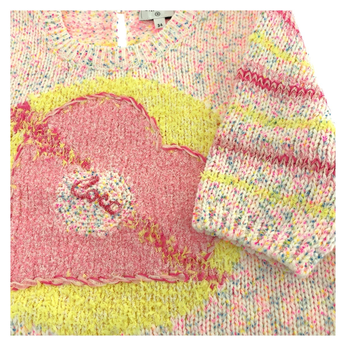 25012
CHANEL シャネル ハートモチーフ ココマーク サイズ34 ピンク イエロー ウール P76579K11042 短丈 半袖ニット 半袖Tシャツ カットソー レディース SA160