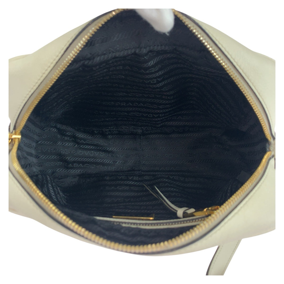 25050
PRADA プラダ ロゴ型押し ホワイト ゴールド金具 レザー ショルダーバッグ ポシェット レディース AB55