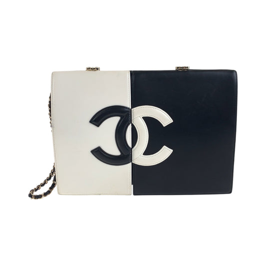 25052
CHANEL シャネル ココマーク ホワイト ブラック ゴールド金具 ラムスキン チェーン クラッチバッグ セカンドバッグ レディース A340