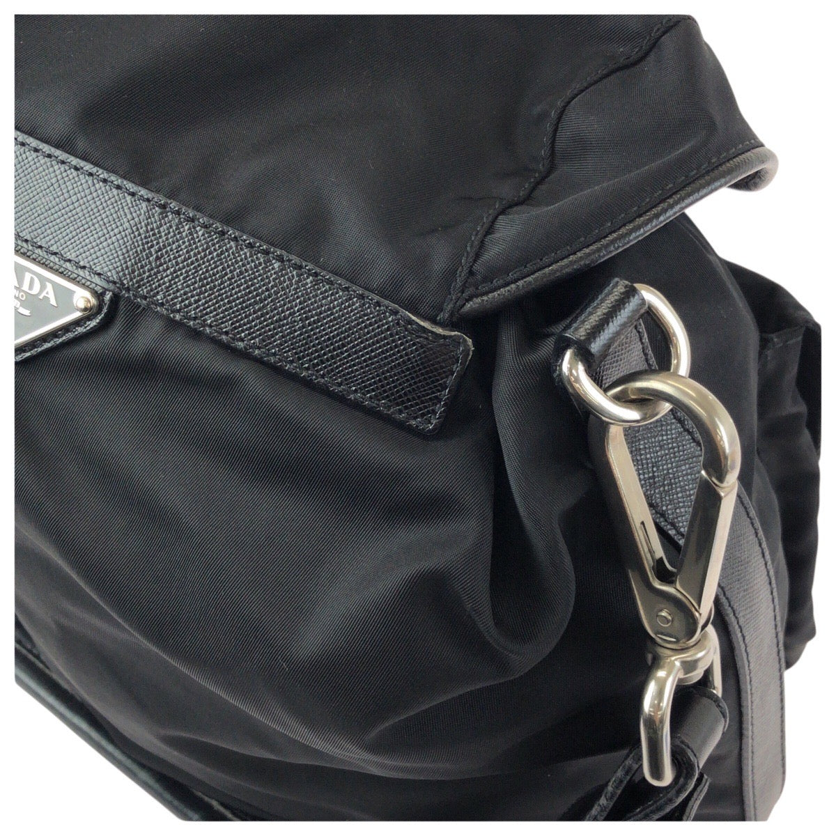 25094
PRADA プラダ テスート サフィアーノ 三角ロゴプレート ブラック 黒シルバー金具 ナイロン / レザー ショルダーバッグ ポシェット レディース ABP42