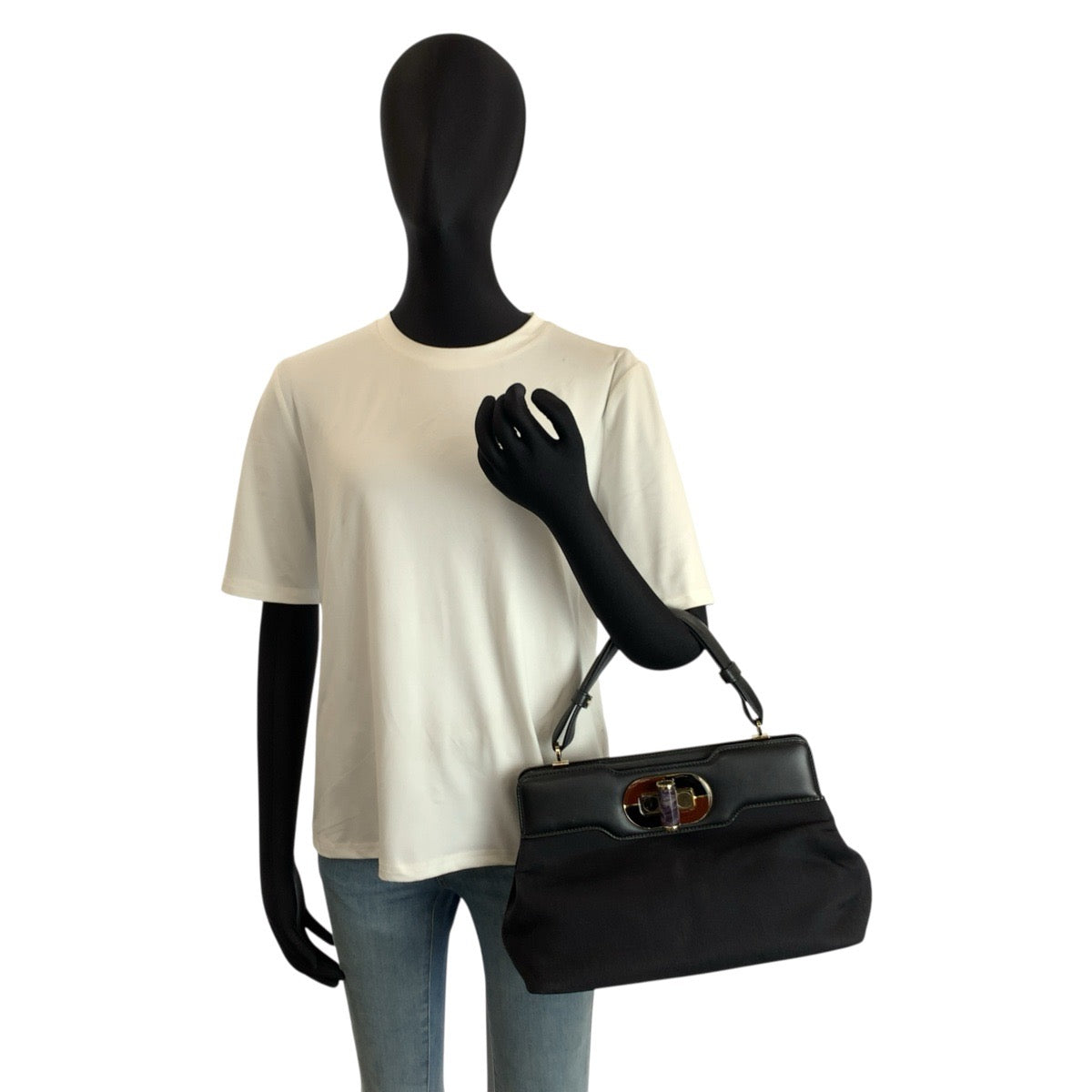 25109
BVLGARI ブルガリ イザベラ ロッセリーニ ブラック ゴールド金具 レザー ハンドバッグ レディース ABP35