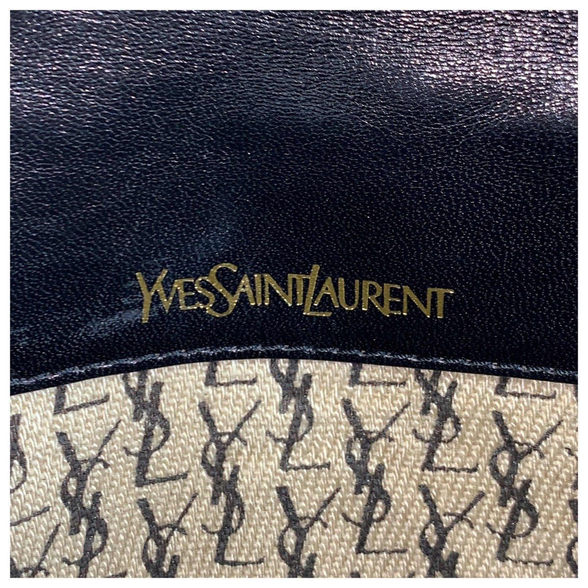 25113
YVES SAINT LAURENT イヴ サンローラン ヴィンテージ Vステッチ ブラック 黒 レザー クラッチバッグ セカンドバッグ レディース ABP20