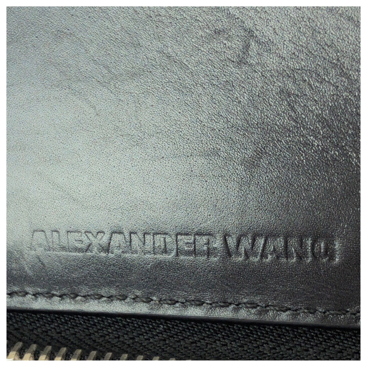 25133
Alexander Wang アレキサンダーワン 型押し ブラック 黒 シルバー金具 レザー 折財布 コンパクトウォレット メンズ ABP20