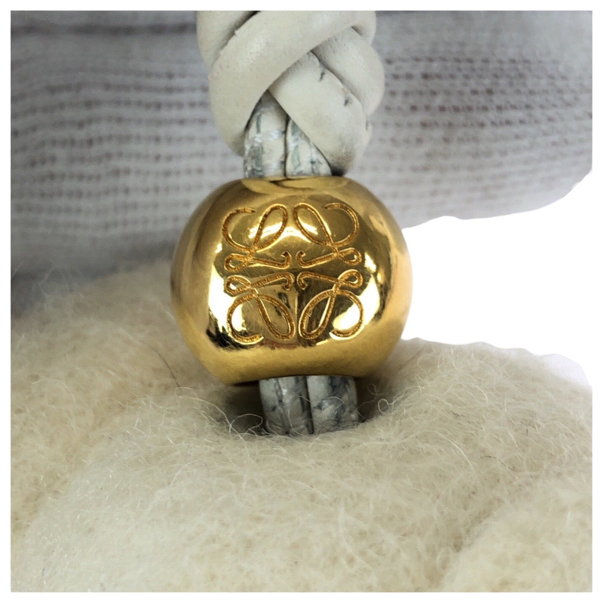 25134
LOEWE ロエベ チャウチャウチャーム オフホワイト ゴールド金具 フェルト / レザー キーホルダー ストラップ バッグチャーム レディース ABP36