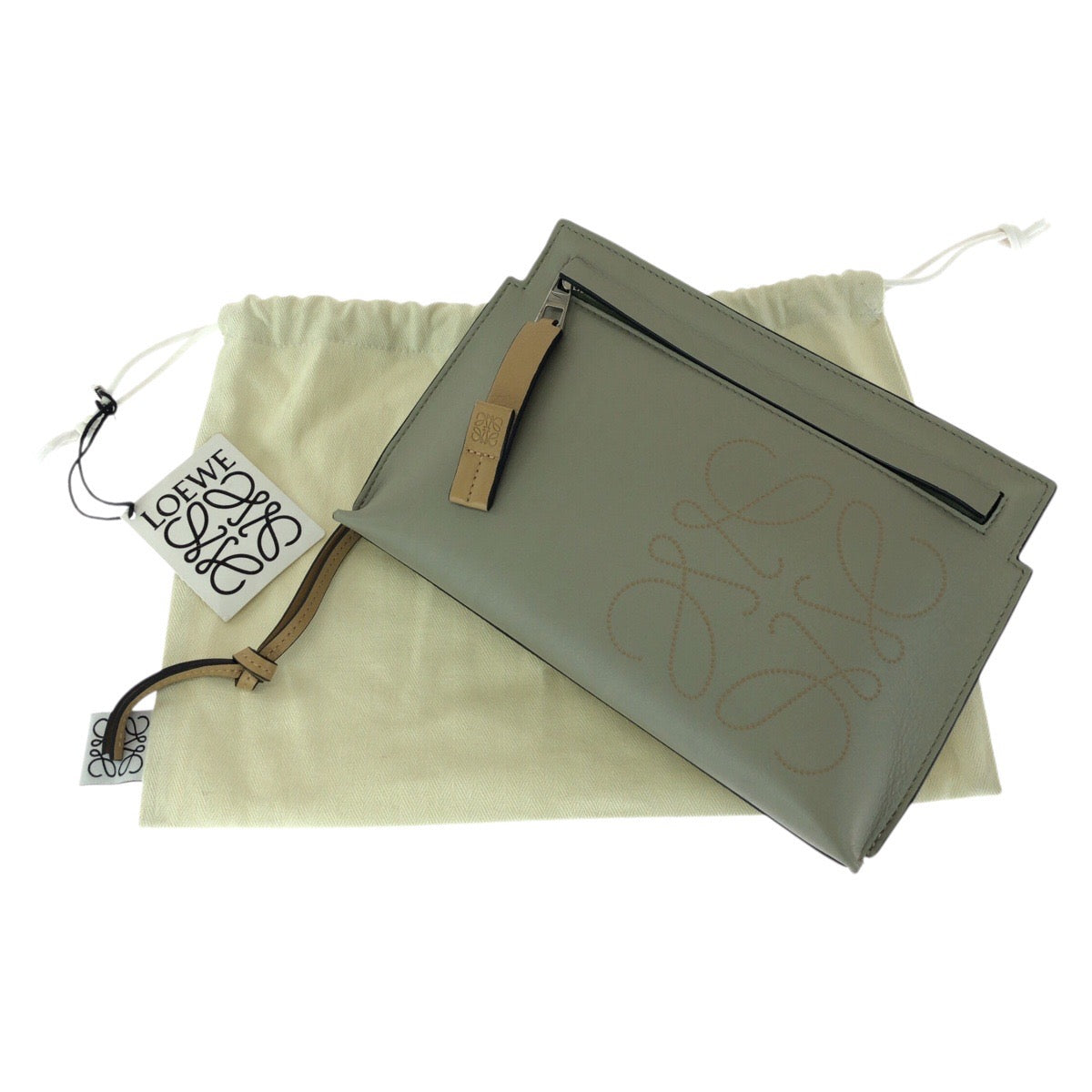 25137
LOEWE ロエベ アナグラム ミニTポーチ グリーン ベージュ シルバー金具 レザー 522120 クラッチバッグ セカンドバッグ 男女兼用 メンズ SA42