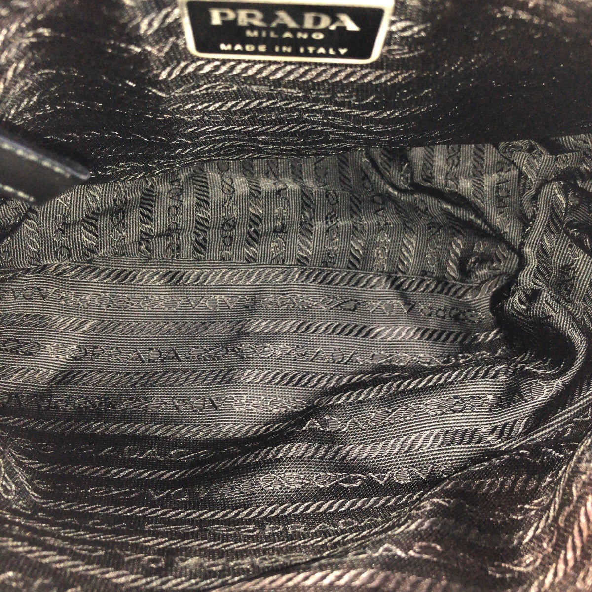 25183
PRADA プラダ テスート 三角ロゴプレート ブラック 黒 シルバー金具 ナイロン / レザー ショルダーバッグ メッセンジャーバッグ レディース ABP38