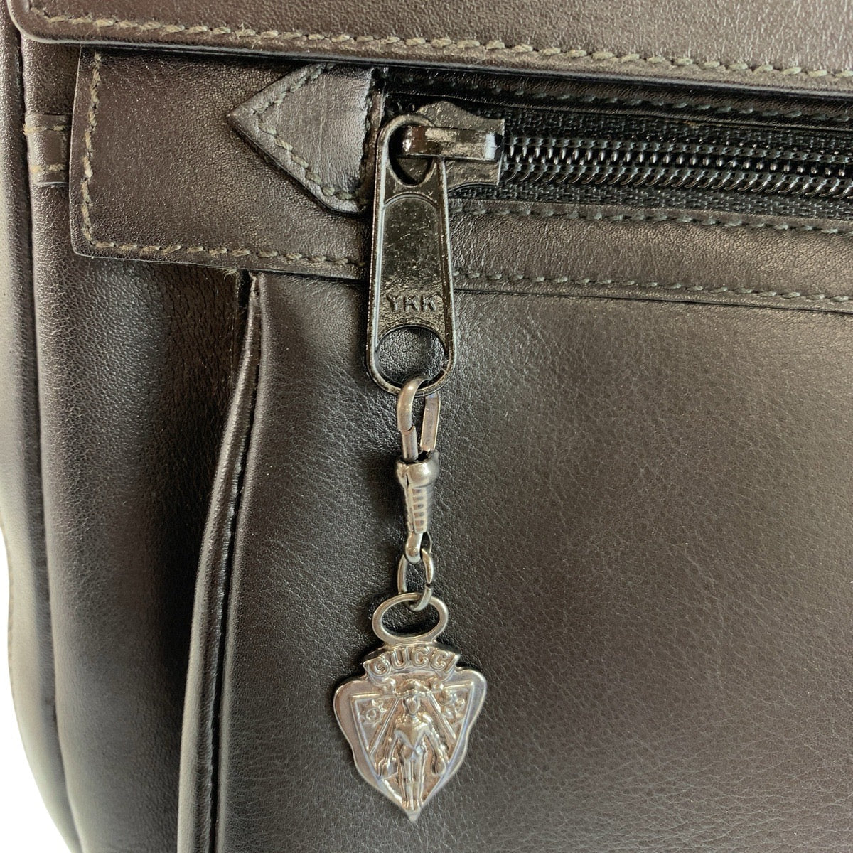 25199
GUCCI グッチ インターロッキング ブラック 黒 ガンメタ金具 レザー 004 406 0086 クラッチバッグ セカンドバッグ メンズ ABP20
